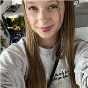 Ich gebe Englisch Nachhilfe seit zwei Jahren und unterrichte Schüler bis zur zehnten Klasse auf Realschulniveau